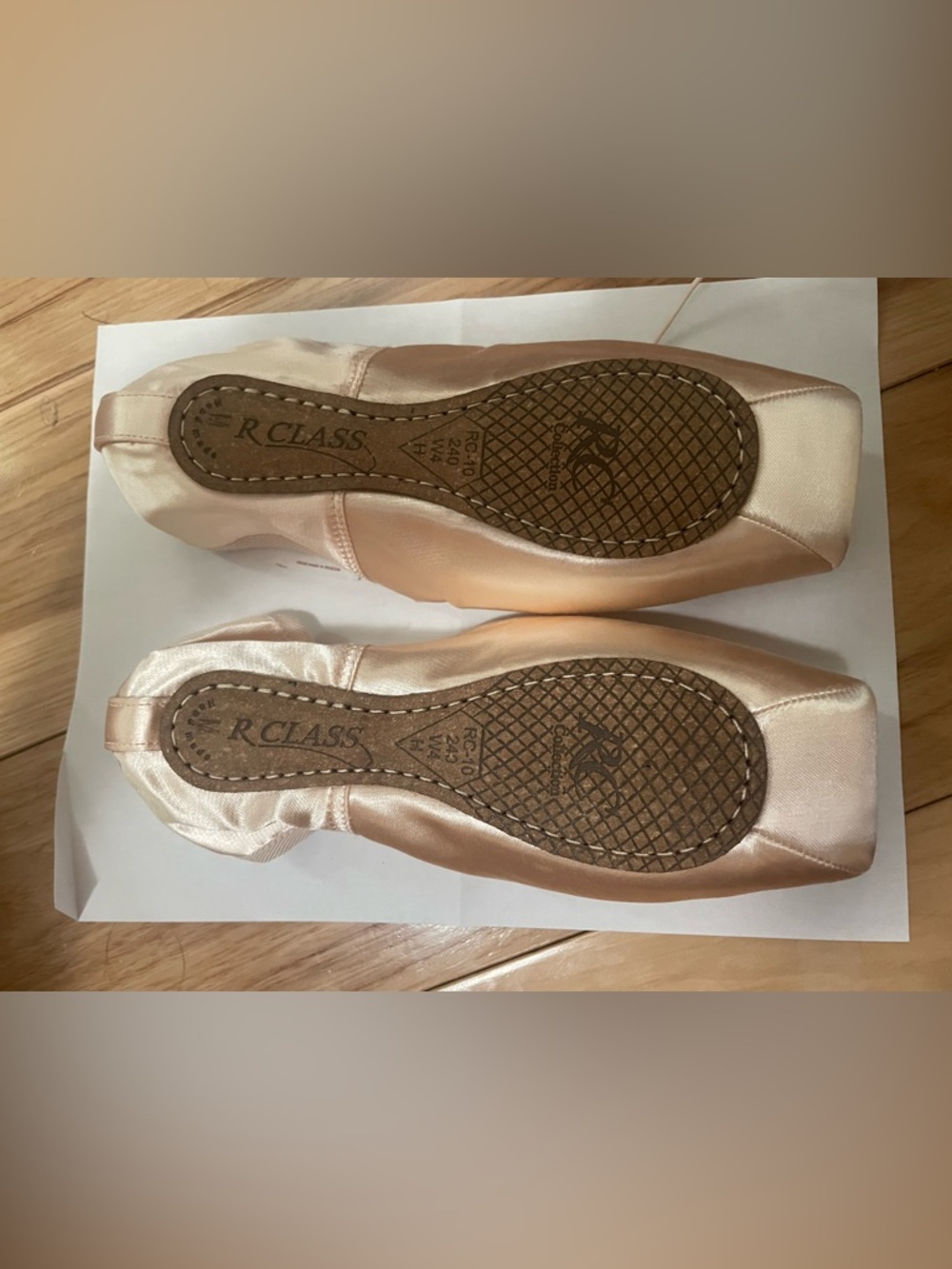R-Class Pointe Shoes RC-10 240 W4 Hard Shank